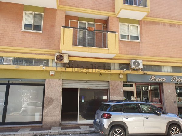 negozio in vendita a Brindisi in zona Commenda