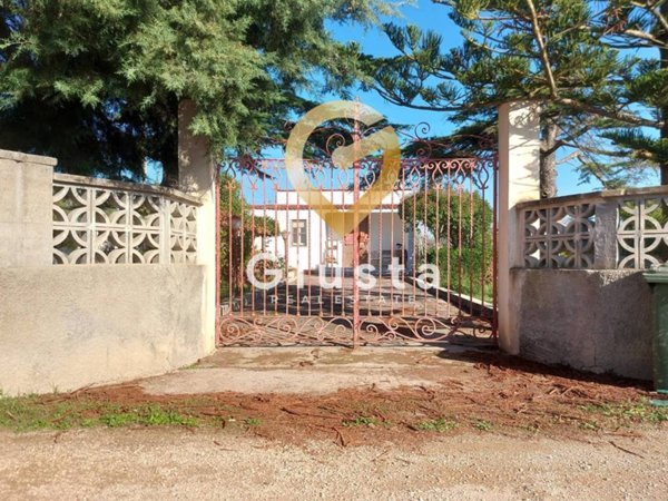 casa indipendente in vendita a Brindisi in zona Centro Città