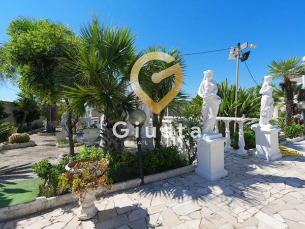 casa indipendente in vendita a Brindisi in zona Sant'Elia