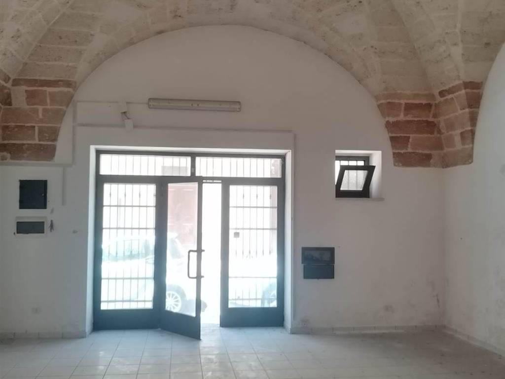 negozio in vendita a Brindisi in zona Cappuccini