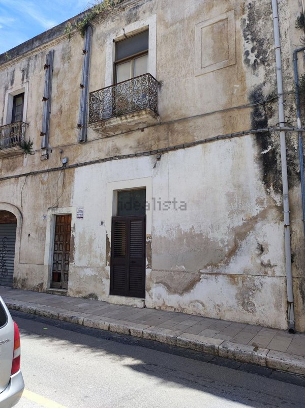 casa indipendente in vendita a Brindisi in zona Centro Città