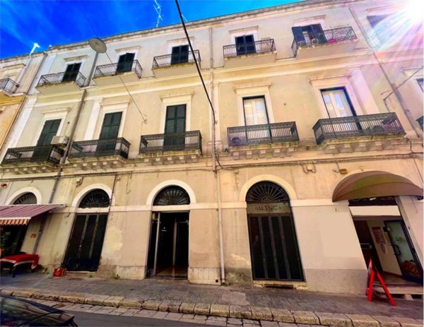 negozio in vendita a Brindisi in zona Centro Città