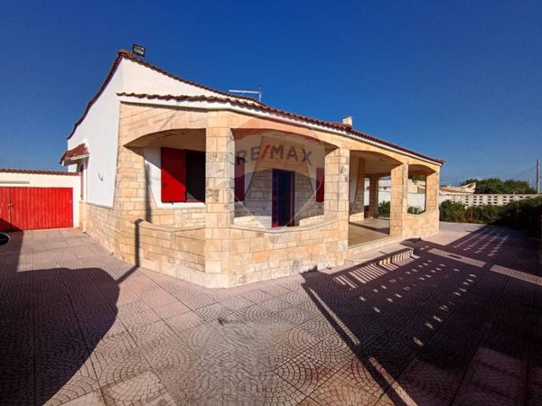 casa indipendente in vendita a Brindisi in zona Paradiso