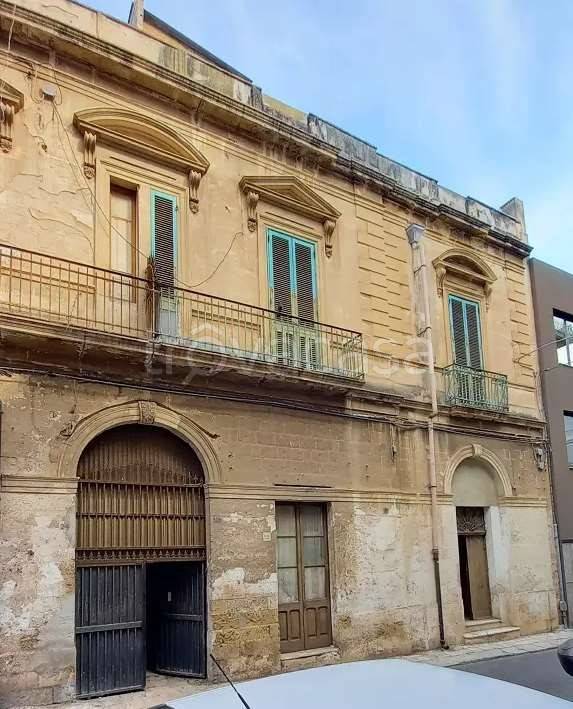 casa indipendente in vendita a Brindisi in zona Centro Città