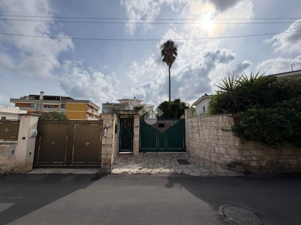 casa indipendente in vendita a Brindisi in zona Centro Città