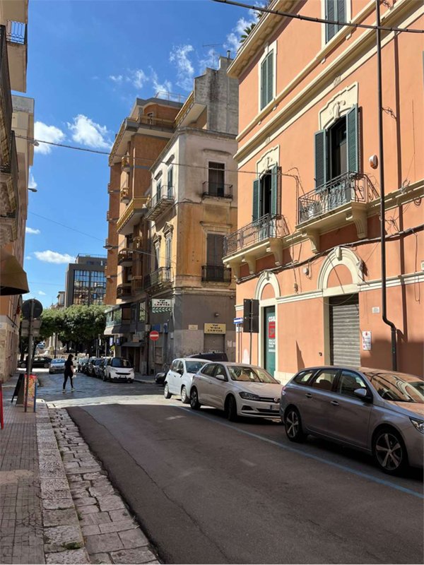 locale commerciale in vendita a Brindisi in zona Centro Città