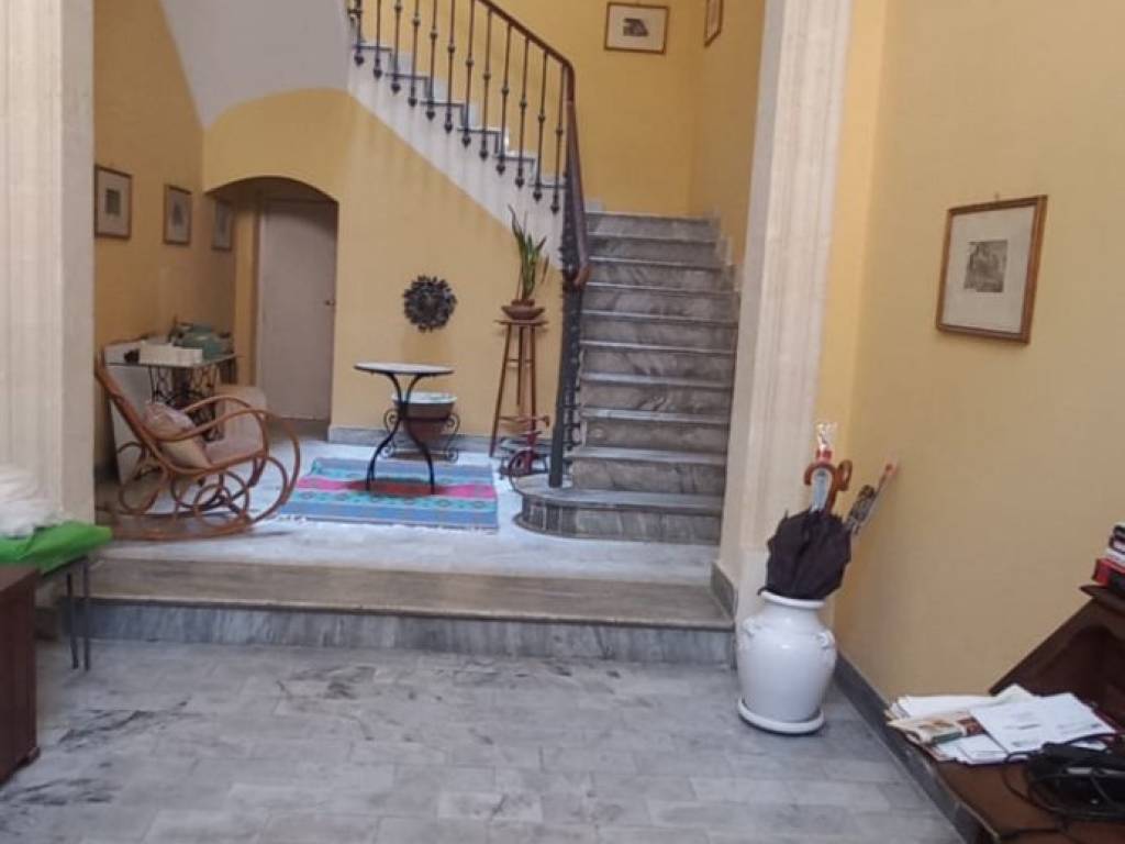 intera palazzina in vendita a Brindisi in zona Centro Città