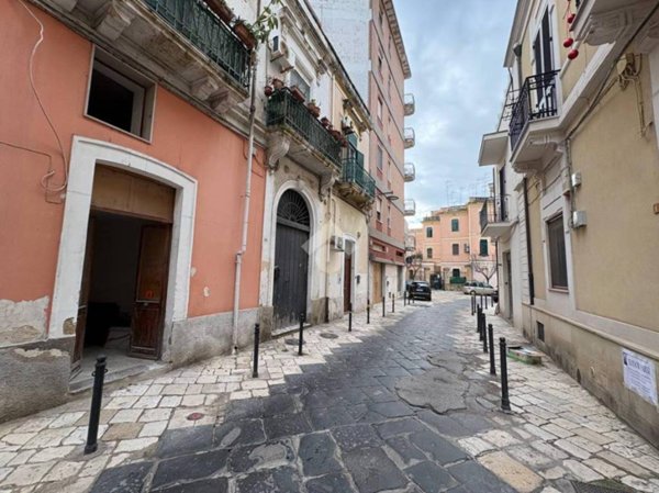 casa indipendente in vendita a Brindisi in zona Centro Città