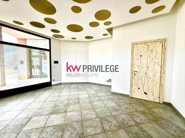 negozio in vendita a Brindisi in zona Centro Città