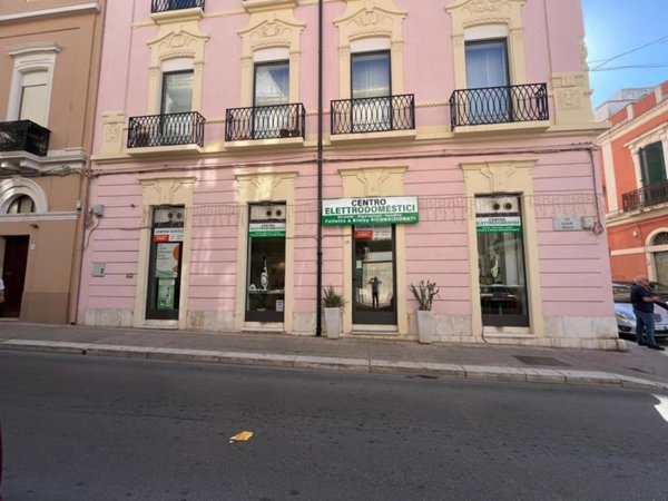 negozio in vendita a Brindisi in zona Centro Città
