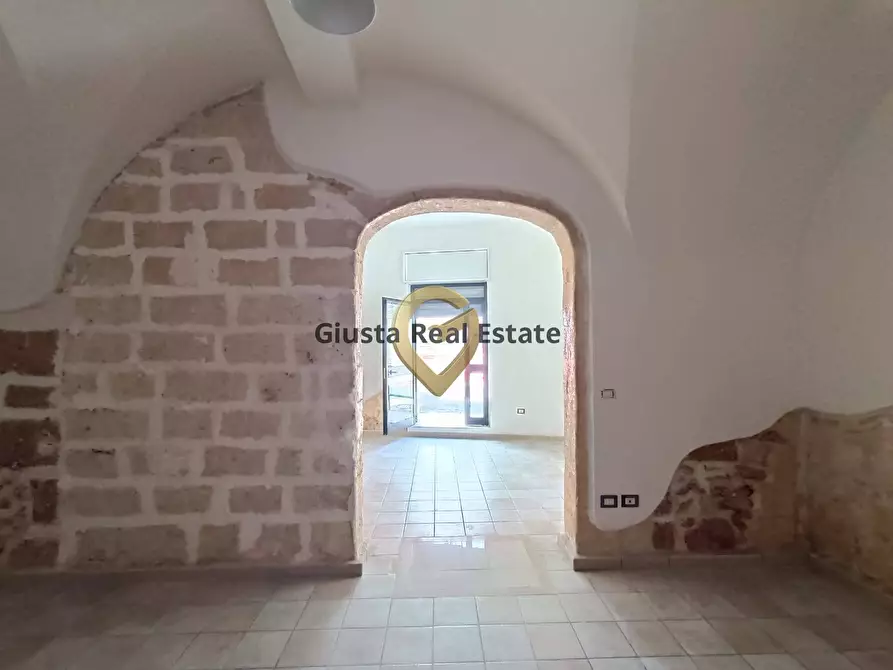 locale commerciale in vendita a Brindisi in zona Centro Città