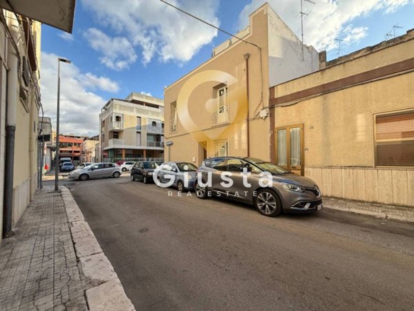 casa indipendente in vendita a Brindisi in zona Cappuccini