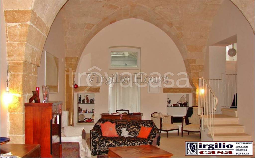casa indipendente in vendita a Brindisi in zona Centro Città