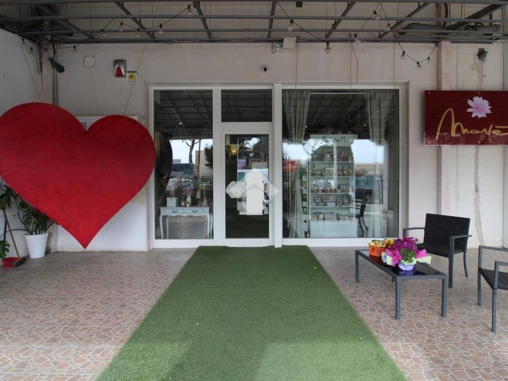 locale commerciale in vendita a Brindisi in zona Cappuccini