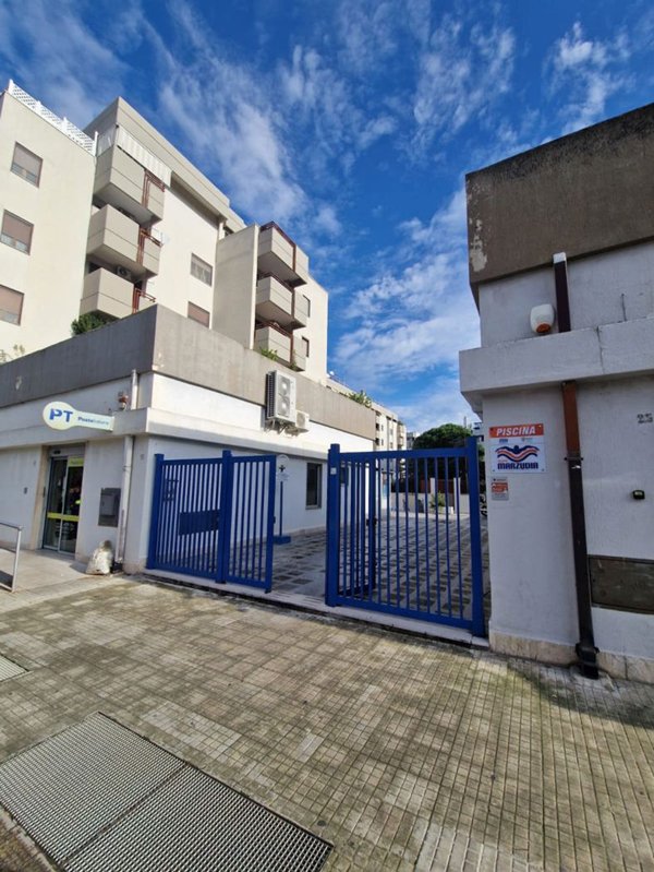 negozio in vendita a Brindisi in zona Bozzano