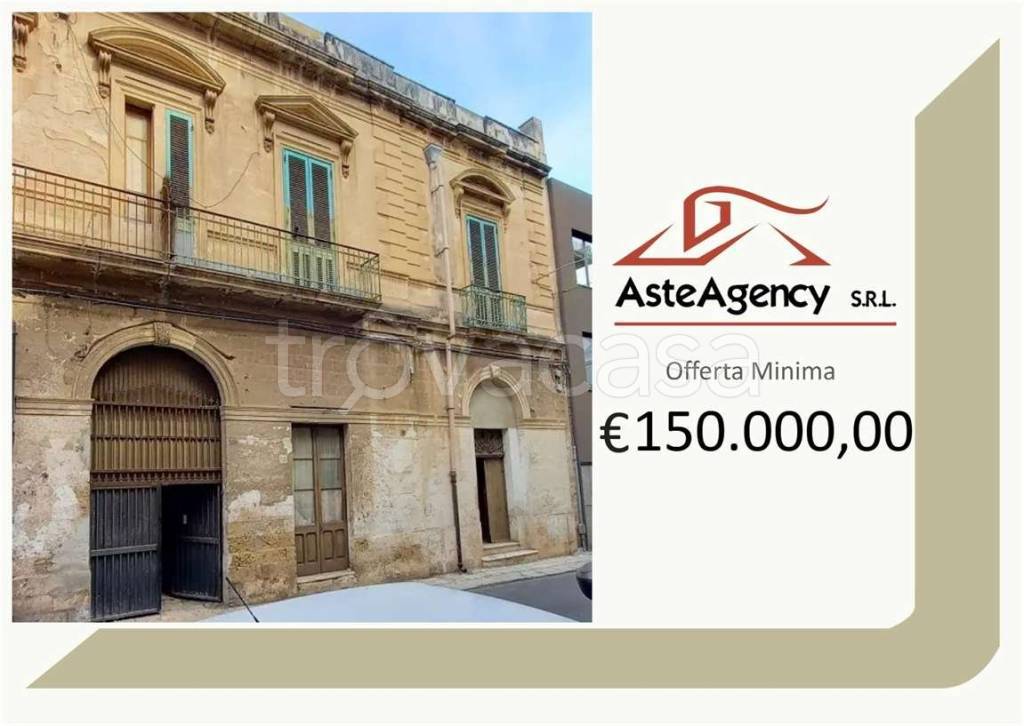 casa indipendente in vendita a Brindisi in zona Centro Città