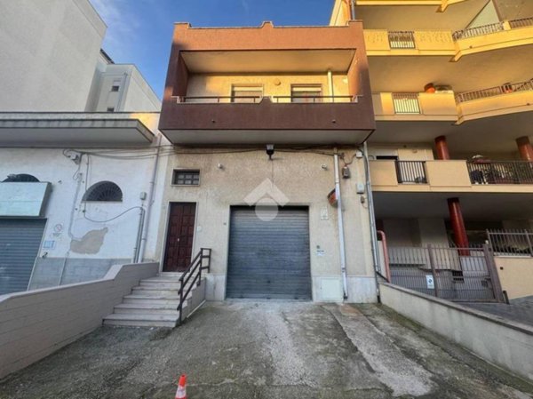 casa indipendente in vendita a Brindisi in zona Cappuccini