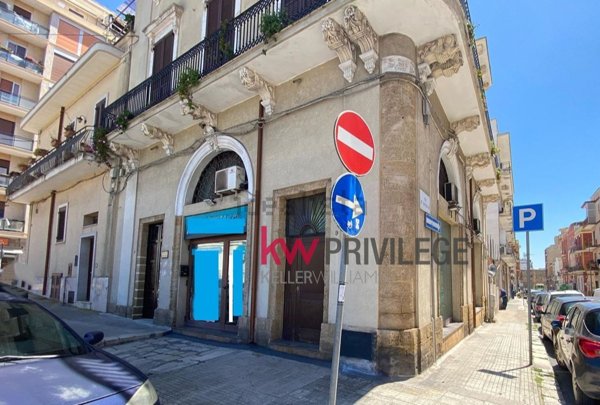 locale commerciale in vendita a Brindisi in zona Centro Città