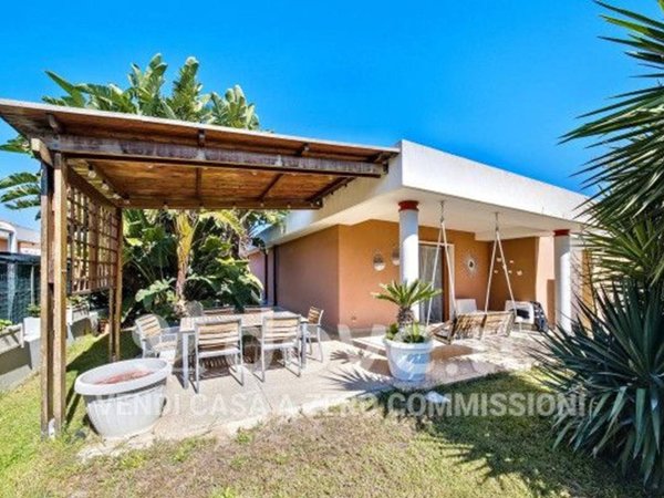 casa indipendente in vendita a Brindisi in zona Paradiso