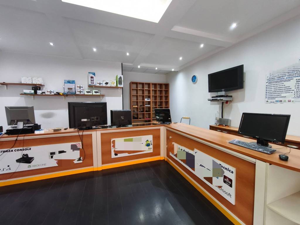 negozio in vendita a Brindisi in zona Commenda