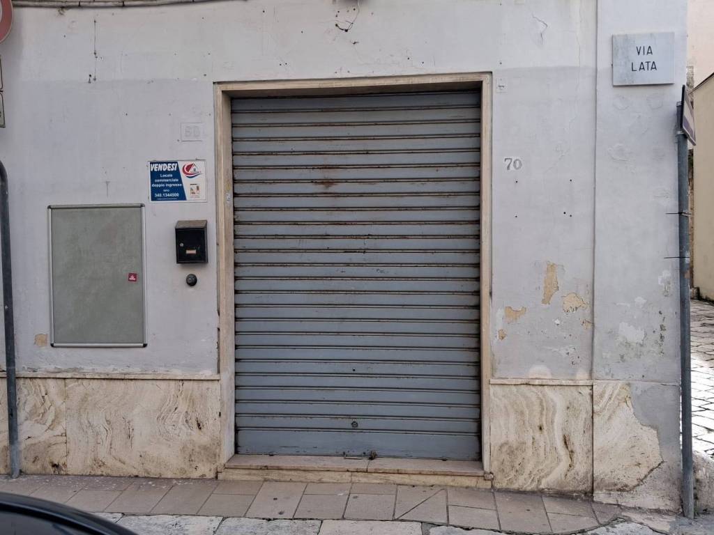 locale commerciale in vendita a Brindisi in zona Centro Città