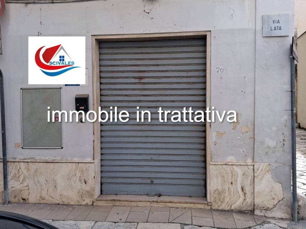 locale commerciale in vendita a Brindisi in zona Centro Città