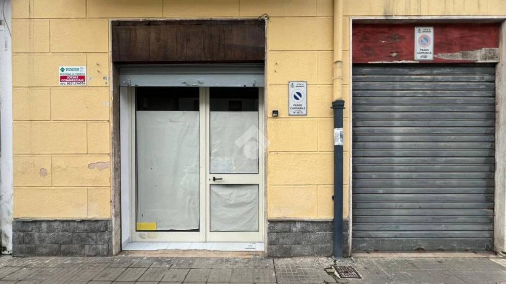negozio in vendita a Brindisi in zona Commenda