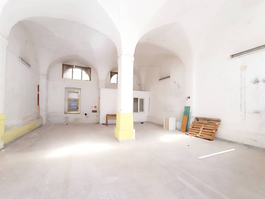 negozio in vendita a Brindisi in zona Cappuccini