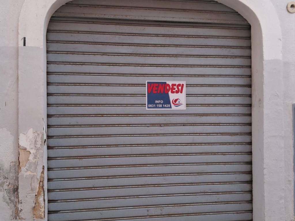 locale commerciale in vendita a Brindisi in zona Centro Città