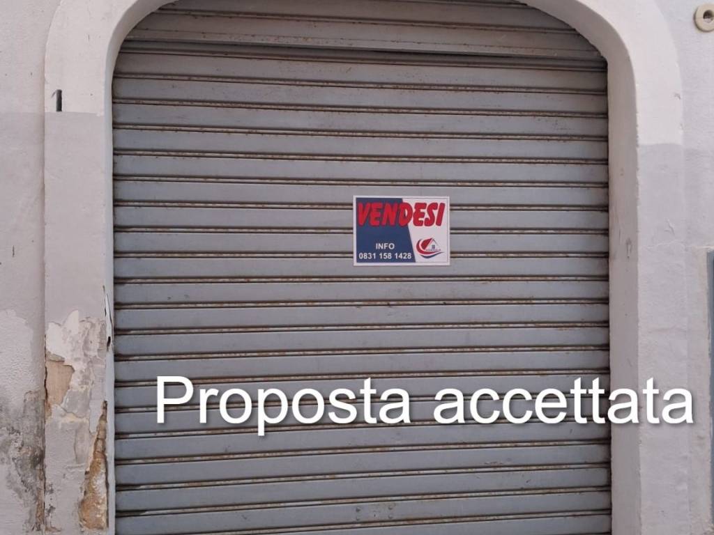 locale commerciale in vendita a Brindisi in zona Centro Città