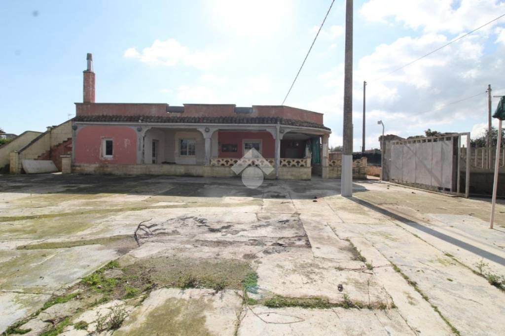 casa indipendente in vendita a Brindisi in zona Tuturano