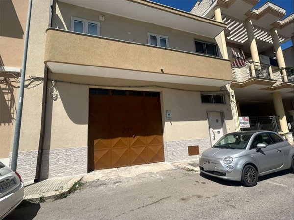 locale commerciale in vendita a Brindisi in zona Minnuta