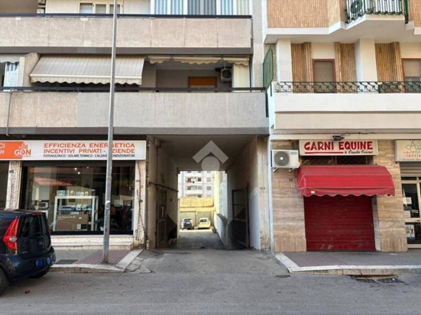 locale commerciale in vendita a Brindisi in zona Cappuccini