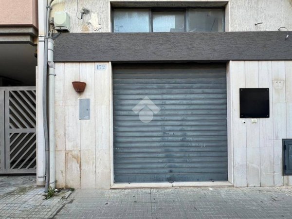 negozio in vendita a Brindisi in zona Commenda
