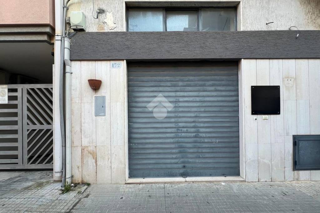 negozio in vendita a Brindisi in zona Commenda