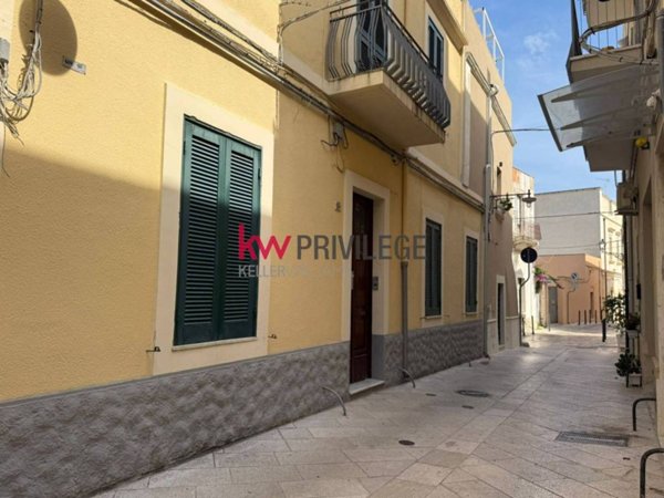 casa indipendente in vendita a Brindisi in zona Centro Città