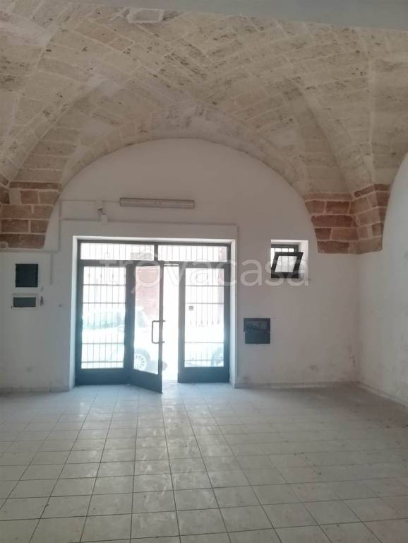 negozio in vendita a Brindisi in zona Centro Città