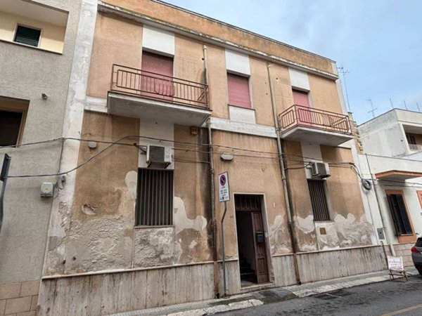 intera palazzina in vendita a Brindisi in zona Centro Città
