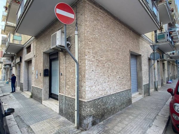 negozio in vendita a Brindisi in zona Commenda