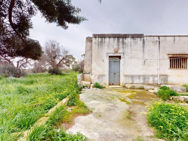 casa indipendente in vendita a Brindisi in zona Commenda