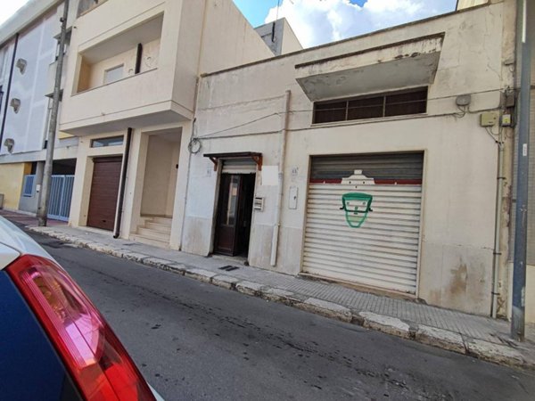 casa indipendente in vendita a Brindisi in zona Cappuccini