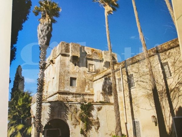 intera palazzina in vendita a Brindisi in zona Paradiso
