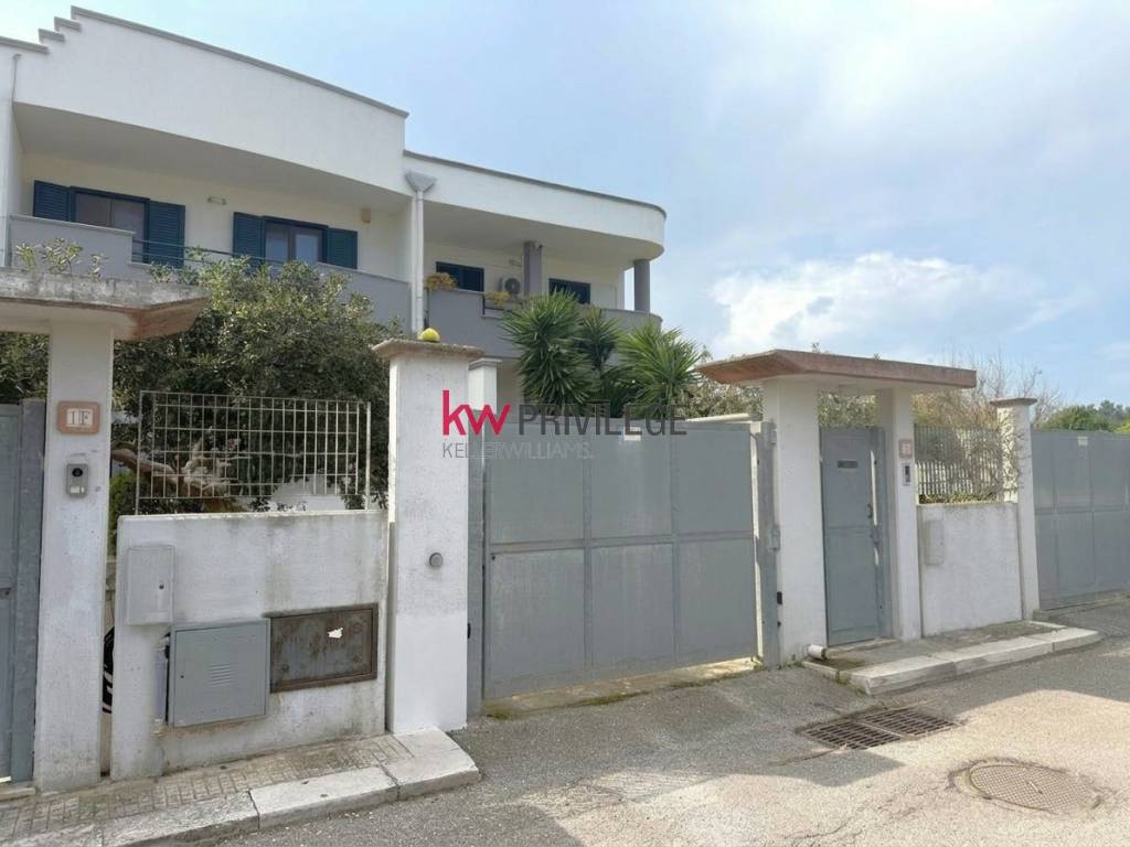 casa indipendente in vendita a Brindisi in zona Paradiso