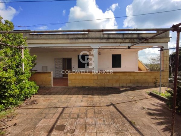 casa indipendente in vendita a Brindisi in zona Tuturano
