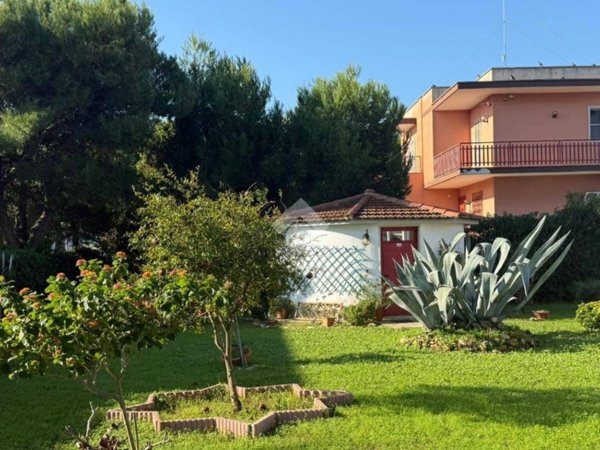 casa indipendente in vendita a Brindisi in zona Commenda