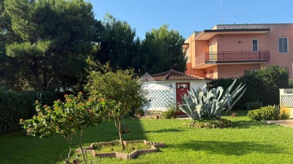 casa indipendente in vendita a Brindisi in zona Commenda