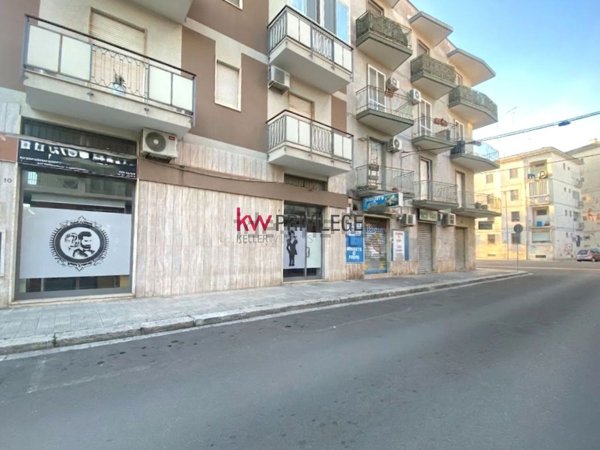 locale commerciale in vendita a Brindisi in zona Commenda