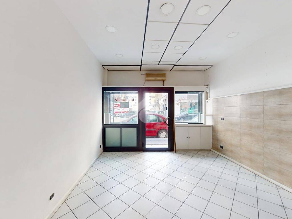 negozio in vendita a Brindisi in zona Cappuccini