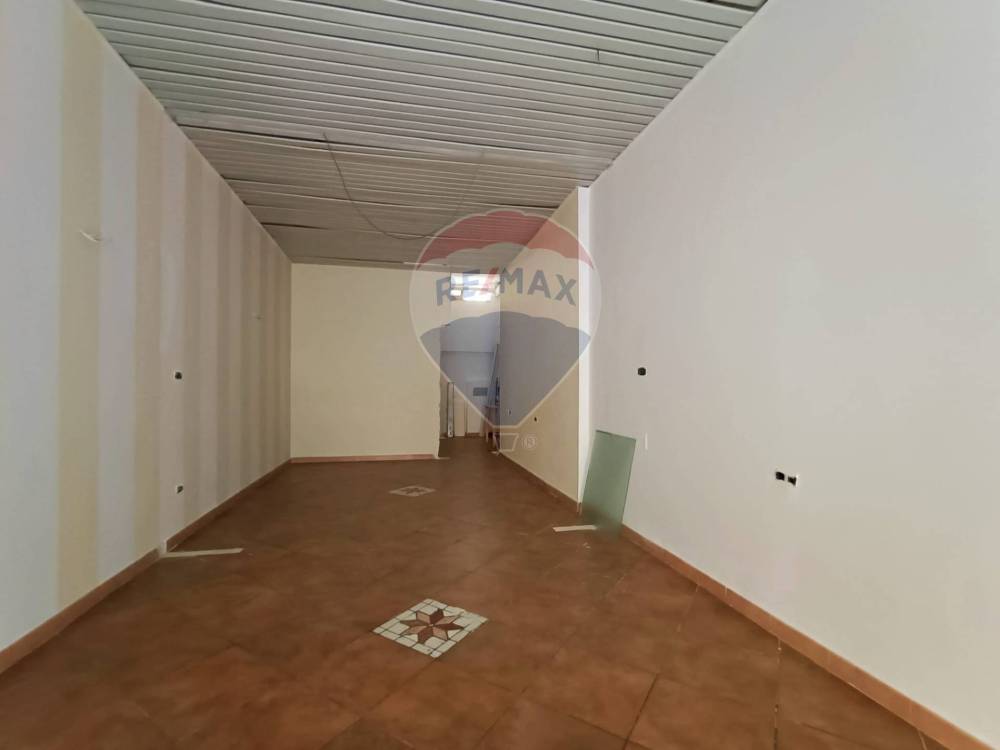 locale commerciale in vendita a Brindisi in zona Commenda