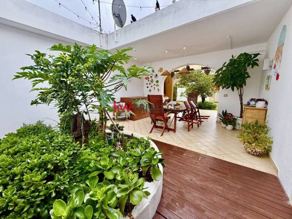 casa indipendente in vendita a Brindisi in zona Centro Città